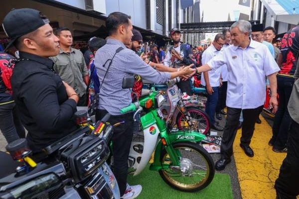 Zahid: Youth must grab opportunity to venture into TVET 