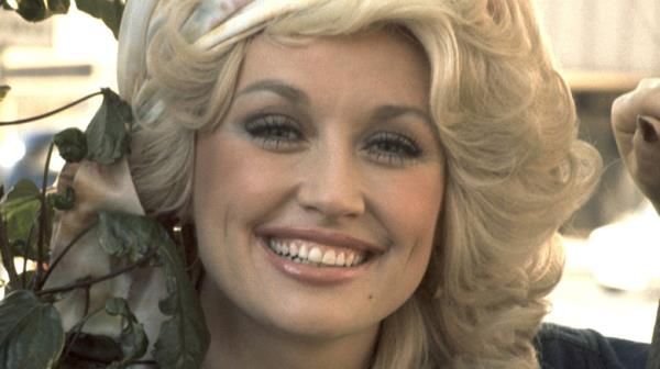 Dolly Parton close-up outside 1970s