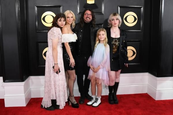 Jordyn Blum and Dave Grohl with their three children.