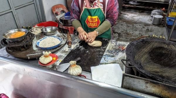 潜藏的美味：在普度的Capati Tiger Jit Singh品尝绝佳的'chapati'等美食