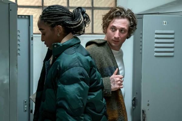 Ayo Edebiri, Jeremy Allen White in "The Bear"